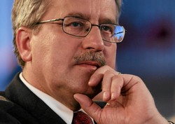 Komorowski deklasuje rywali. Najnowszy SONDAŻ PREZYDENCKI