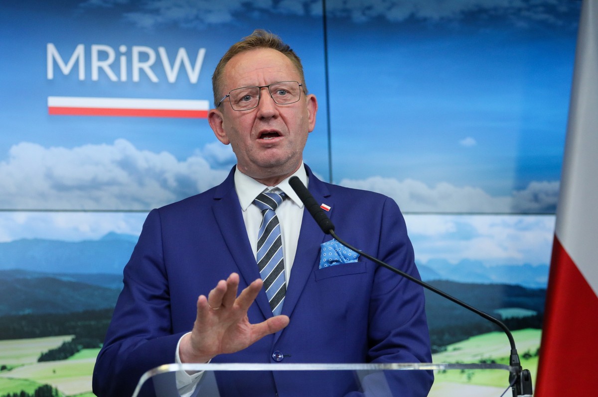 Minister rolnictwa: Rząd za wydłużeniem pomocy zbożowej i nawozowej
