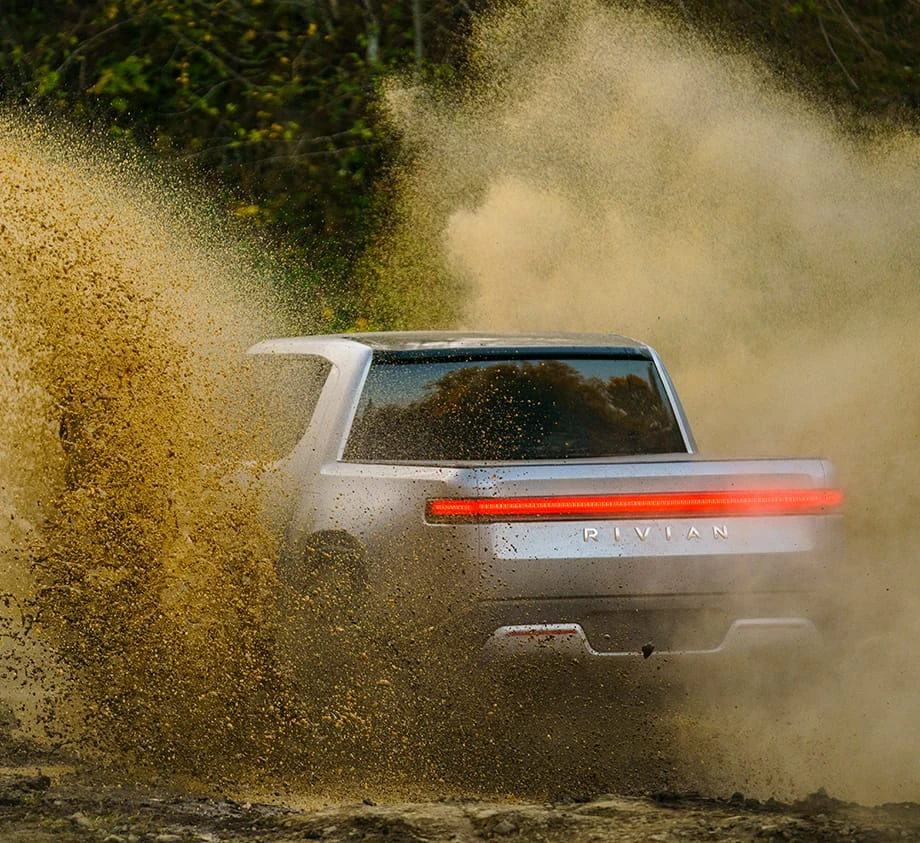 Rivian Automative obiecuje, że jego elektryczne auta będą nadawać się do jazdy terenowej. Na zdjęciu pickup R1T.