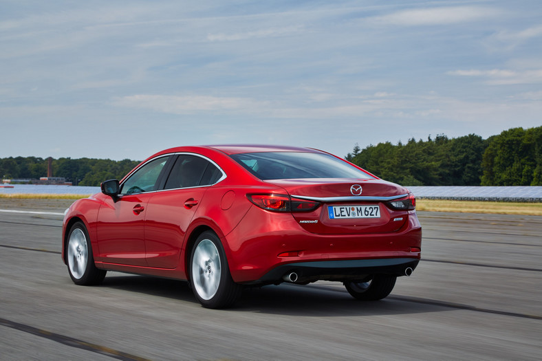 Nowy Opel Insignia kontra Ford Mondeo, Mazda 6 i Skoda Superb - kto wyprzedzi Opla?