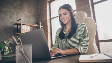 Prowadzenie działalności jako staż pracy. Czy uwzględnia się okres pobierania zasiłków? [STANOWISKO MRPiPS]