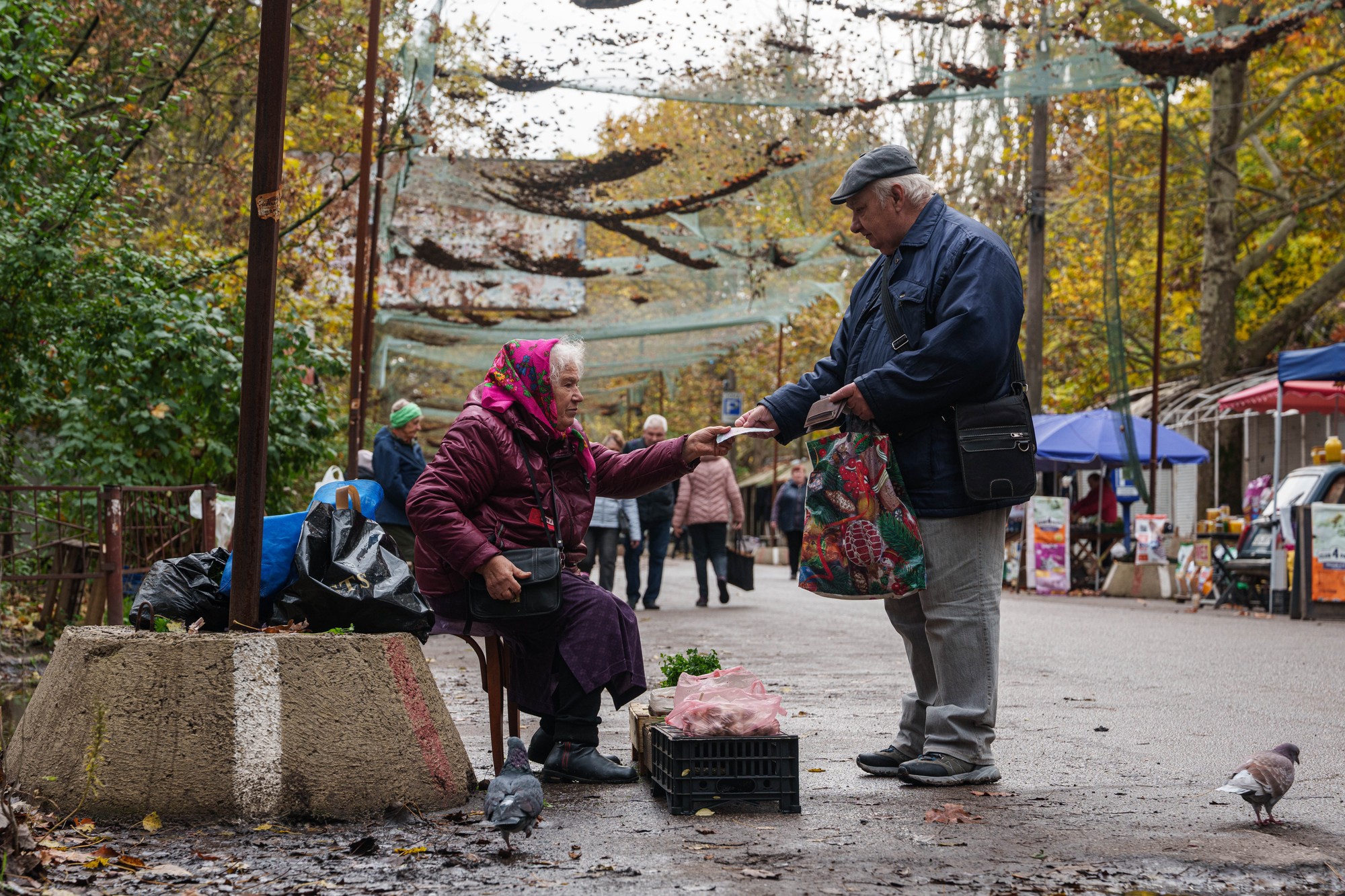 Miestne prímerie v okupovanom meste Olešky na juhu Ukrajiny.