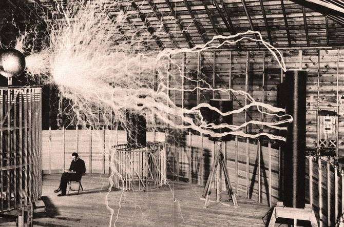 Nikola Tesla u svojoj laboratoriji