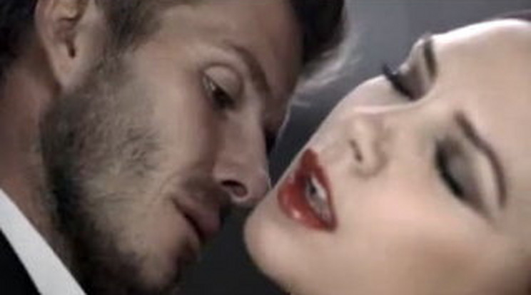 Liftben estek egymásnak Beckhamék – videó