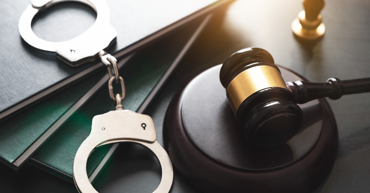 Granice agresywnej sprzedaży w firmach, czyli kiedy prezent dla kontrahenta staje się łapówką