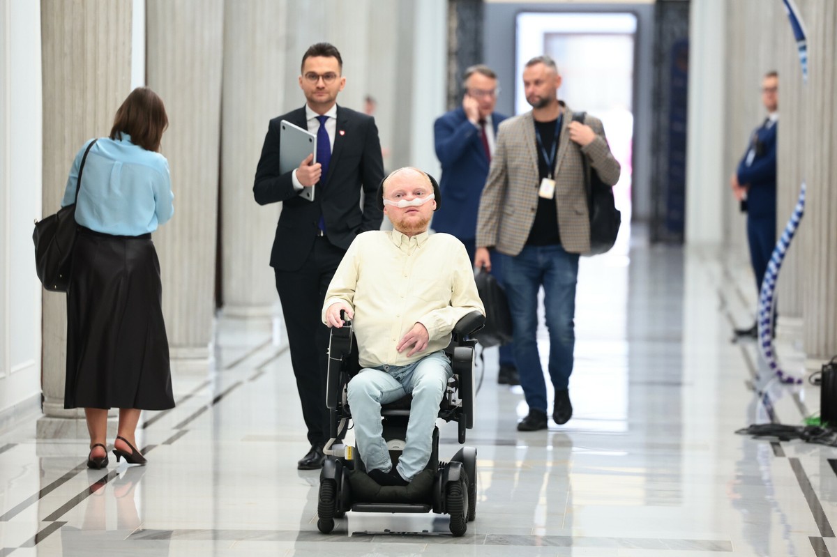 Projekt ustawy o asystencji osobistej przyjęty. Trafi teraz na obrady rządu