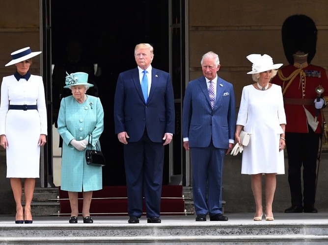 Melania Trump, królowa Elżbieta, Donald Trump, książę Karol i księżna Camilla