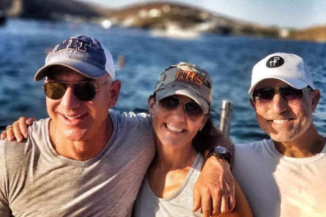 Džef Bezos sa polubratom i polusestrom