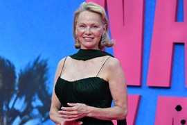 Pamela Anderson VIŠE NE IZGLEDA OVAKO: Odrekla se šminke, a sad je odustala i od svog ZAŠTITNOG ZNAKA i svi su ODUŠEVLJENI PROMENOM