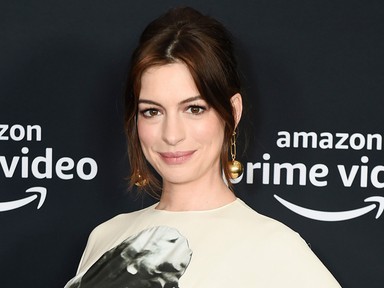 A várandós Anne Hathaway egy trükkös, de nagyon menő ruha alá rejtette a pocakját
