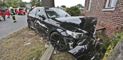 Pijany ukradł bmw i roztrzaskał je o dom