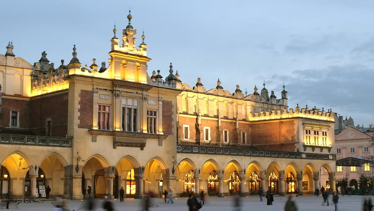 Prezydent Krakowa Jacek Majchrowski uważa, że skoro kluby Cracovia i Wisła nie chcą zarządzać stadionami, to miasto może je sprzedać – informuje „Dziennik Polski”.