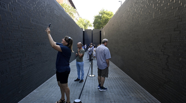 A látogatók előtt is megnyitották a Nemzeti Összetartozás Emlékhelyét / Fotó: MTI - Mónus Márton