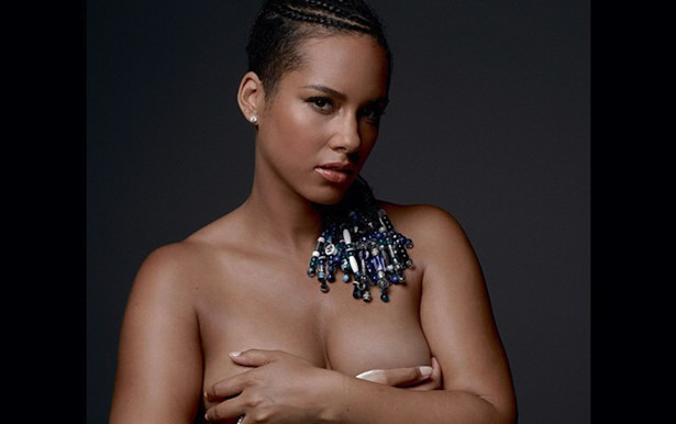 Alicia Keys naga, ciążarna i zaangażowana