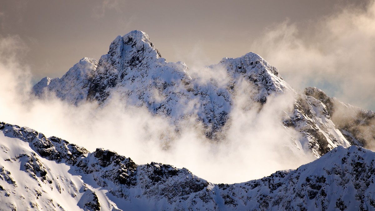 Tatry: zbliżają się znaczne opady śniegu; trzeci stopień zagrożenia lawinowego