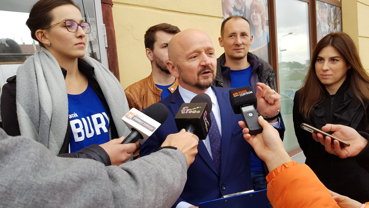 Jak nieoficjalnie dowiedział się Onet, to właśnie Jacek Bury będzie kandydatem koalicji partii opozycyjnych w wyborach do Senatu w Lublinie. To współtwórca Nowoczesnej i były szef lubelskich struktur tej partii. Ostatnią formalnością będzie zatwierdzenie jego kandydatury przez władze regionu PO.