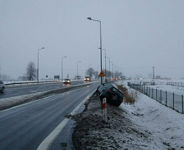 Kolizja na DK16 w pobliżu Łęgajn. 55-letnia kierująca mazdą uderzyła w volkswagena