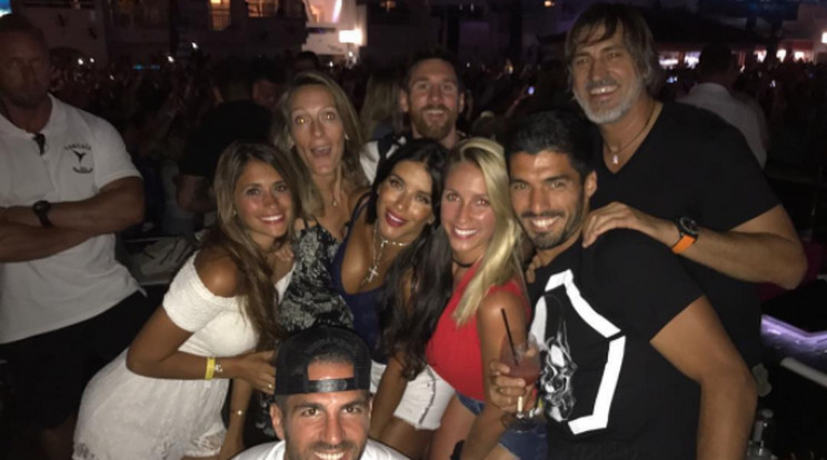 Messi (hátul, középen), Suárez (jobbra, lent) és a többiek 
is jól érezték magukat – a számla miatt sem bánkódtak /Fotó: Instagram