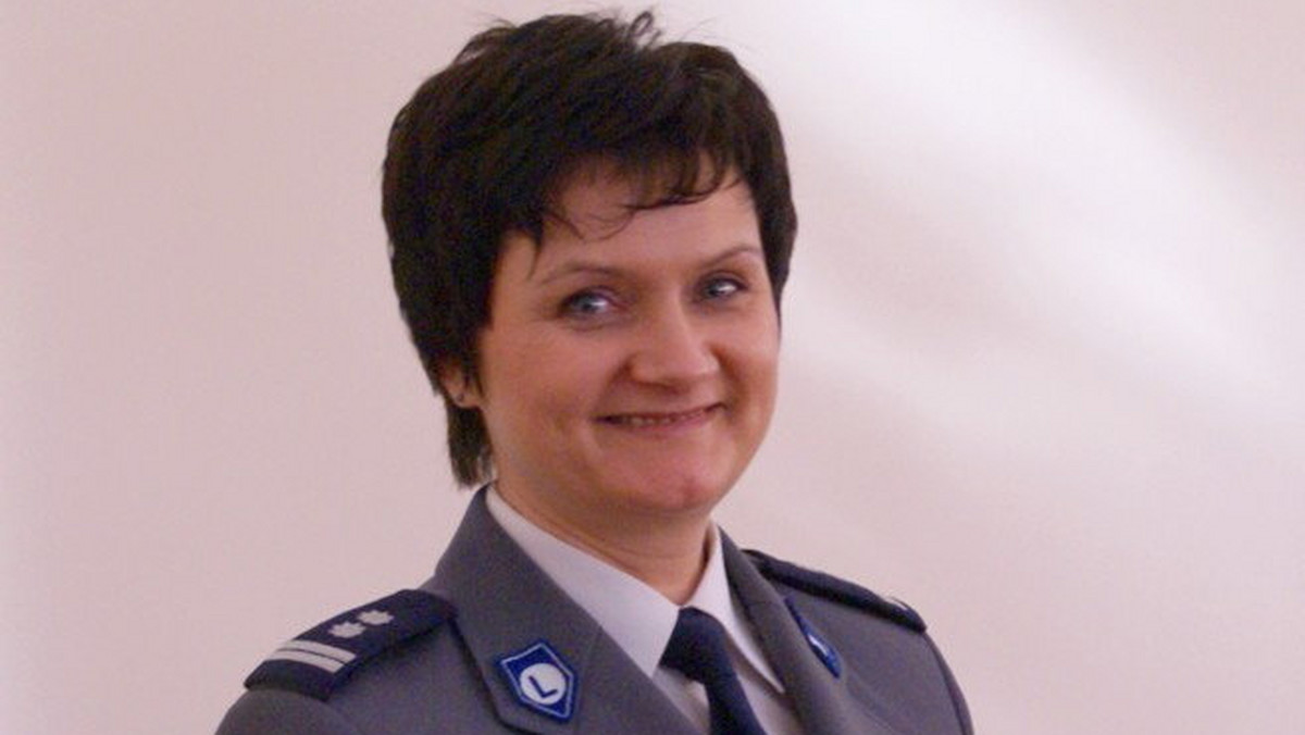 O pracy w policji marzyła od dziecka. W tym zdominowanym przez mężczyzn zawodzie doszła do stanowiska komendanta miejskiego policji w Białymstoku i wojewódzkiego w Opolu. Nadinspektor Irena Doroszkiewicz jest pierwszą kobietą - generałem w polskiej policji.