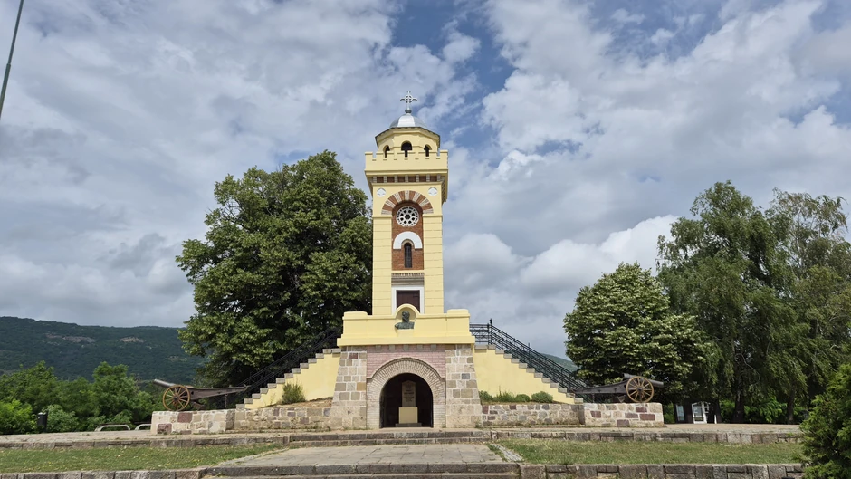 Spomenik na Čegru