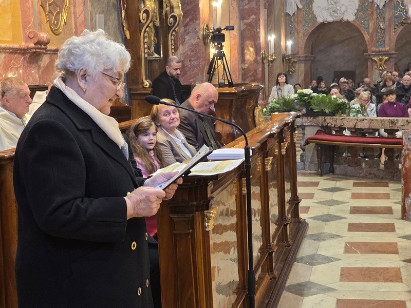 Pápež Lev XIV. ocenil Annu Vargovú za zásluhy v období totality, vyznamenanie jej odovzdal nitriansky biskup Viliam Judák. 