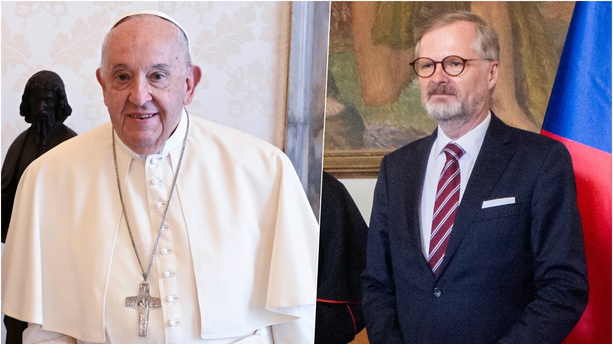 Zosnulý pápež František a český premiér Petr Fiala.