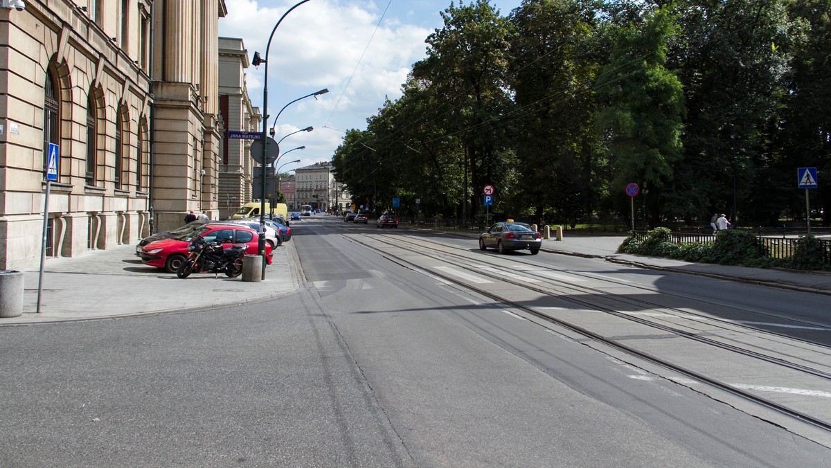 W kwietniu miał się rozpocząć remont ulicy Basztowej, tak się jednak nie stanie. Urzędnicy wciąż nie ogłosili przetargu na jego wykonanie. Zarząd Infrastruktury Komunalnej i Transportu, który jest odpowiedzialny za inwestycję, wciąż też nie ma pozwolenia na budowę.