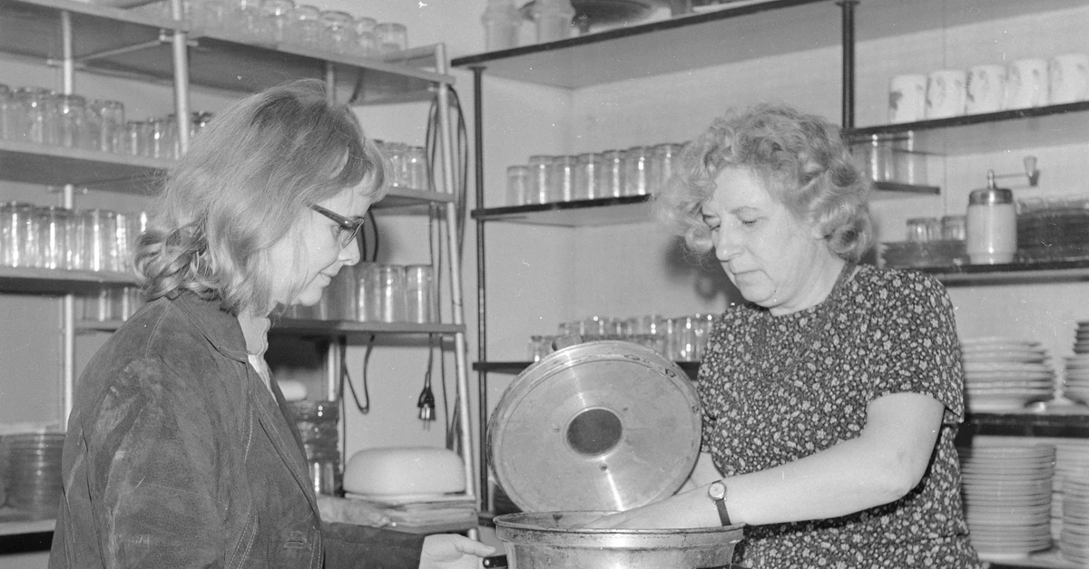 QUIZ. Sprzęty czasów PRL. Polacy o nich marzyli. Znasz?