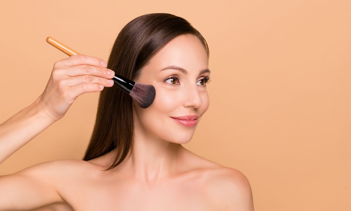 Matuje jak puder, kryje jak podkład. Ten tani krem BB działa jak Photoshop