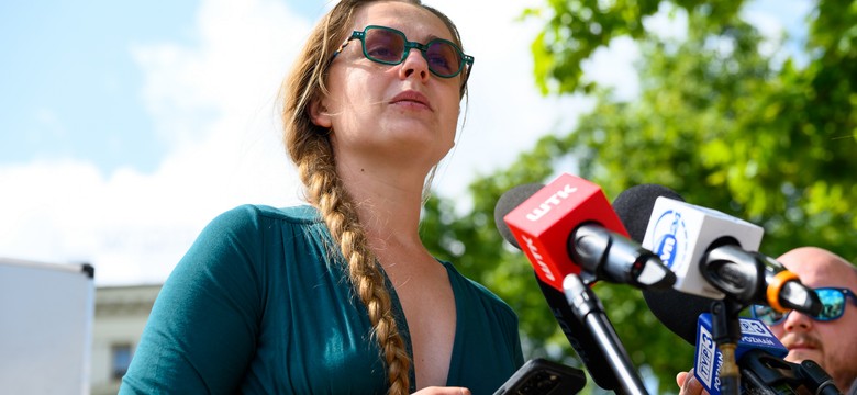 Pracownia Jany Shostak zdewastowana. "Narysowano sierp i młot na moich notatkach"