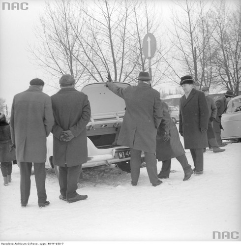 Giełda samochodowa przy ul. Dzikiej w Warszawie (przełom lat 60. i 70.)