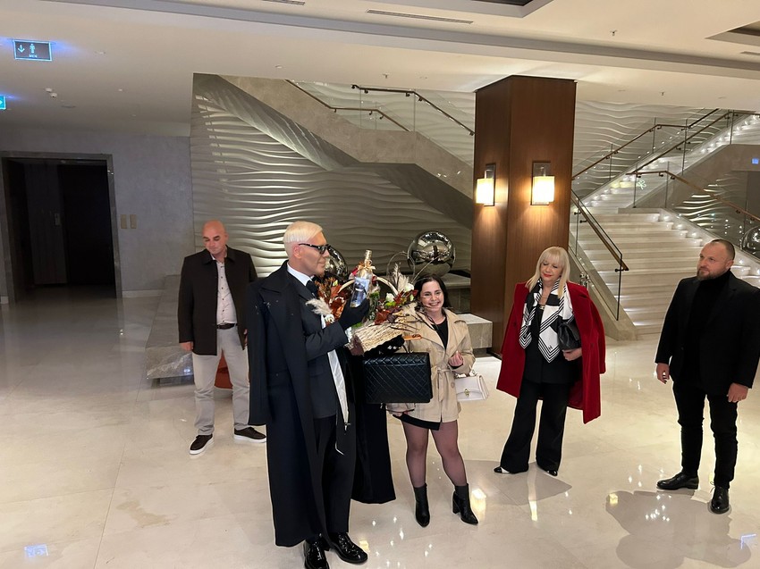 Boki 13 sa majkom stigao na premijeru filma