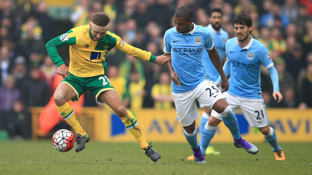 Na otwarcie 30. kolejki Premier League Manchester City tylko zremisował na wyjeździe z Norwich City 0:0 i może stracić kolejne dwa punkty do pierwszego w tabeli Leicester City. Gospodarze nie oddali ani jednego celnego strzału, ale byli bliżsi zwycięstwa.