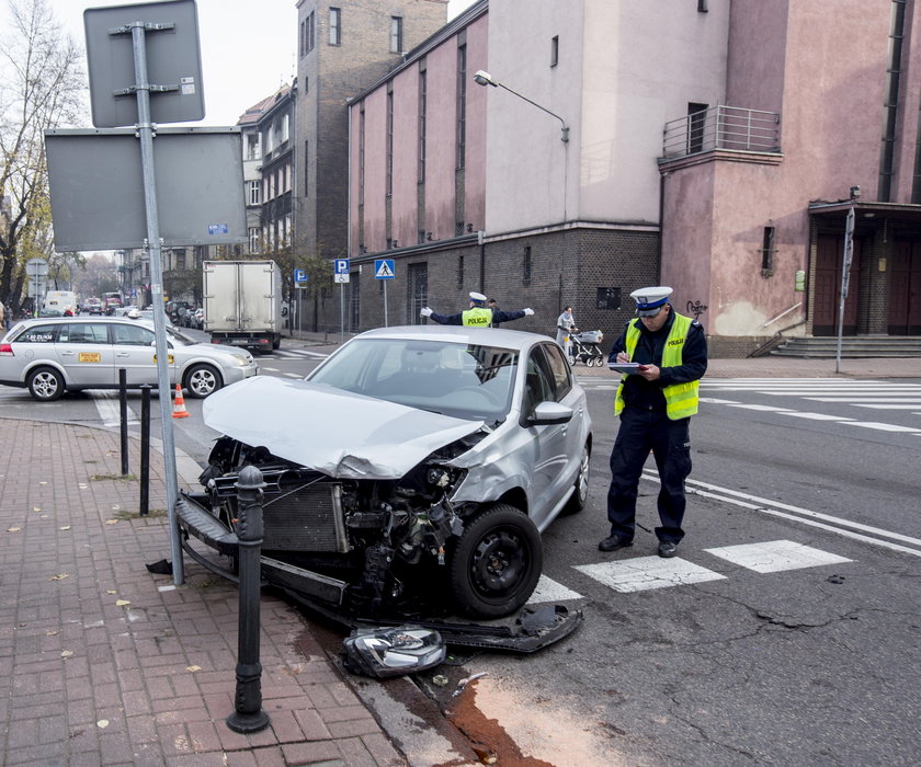 Wypadek karetki w Katowicach