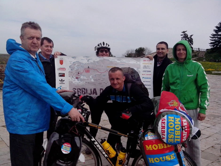 Šibalić sa prijateljima pred put dug šest meseci