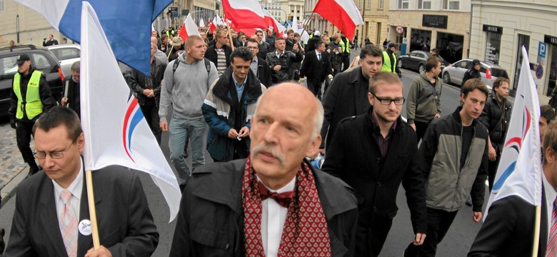 Awans z kanapy? Partia Korwin-Mikkego przekroczyła próg. SONDAŻ