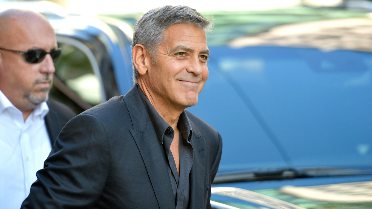 George Clooney chętniej ostatnio pojawia się za kamerą niż przed nią. Ostatnim filmem, w którym wystąpił 56-letni aktor był "Zakładnik z Wall Street", a w planach nie ma nowych ról. W rozmowie z "The Sunday Times" Clooney tłumaczy, że to świadoma decyzja, bo nie potrzebuje już pieniędzy.
