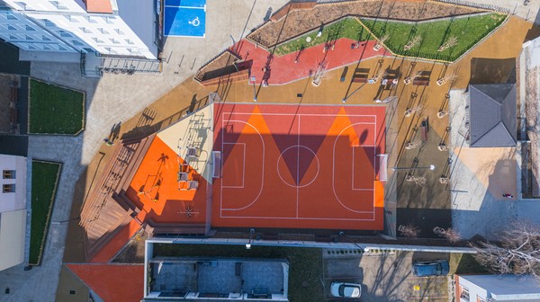 Podwórko Imienia Wszystkich Mieszkańców. Mieszkańcy już są z niego dumni, a to przecież nie koniec prac.