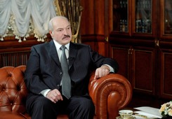 Prowokacja białoruskiego dyktatora. Łukaszenka urządził uroczysty pogrzeb polskiemu dezerterowi, Emilowi Czeczce