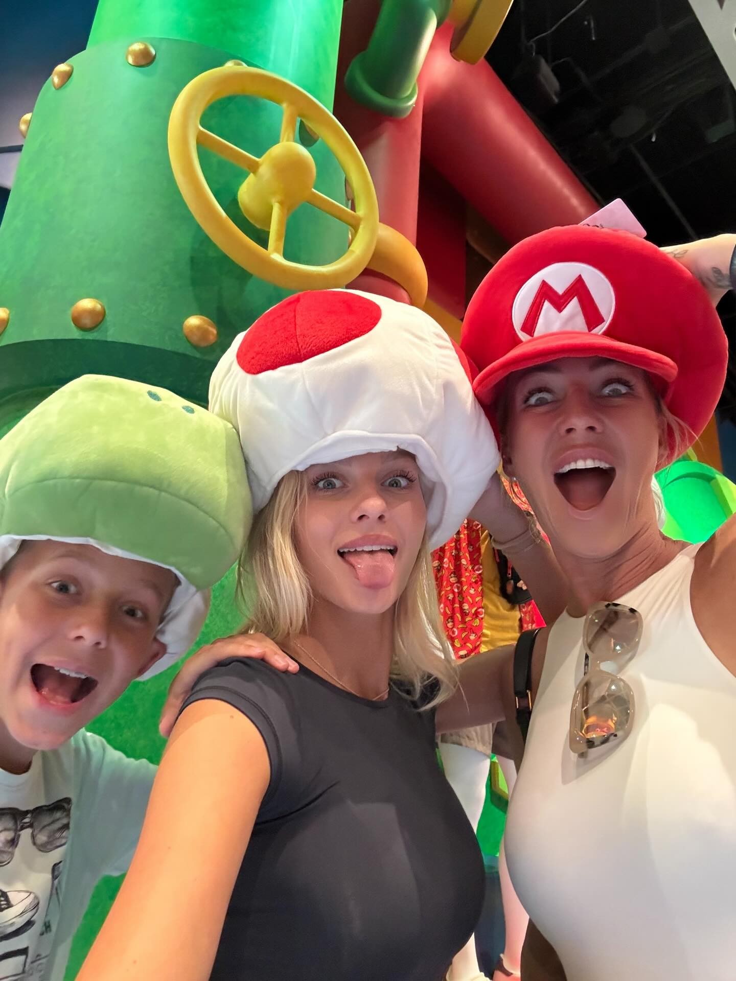 Zuzana Belohorcová s dcérou Salmou a synom Neviom.