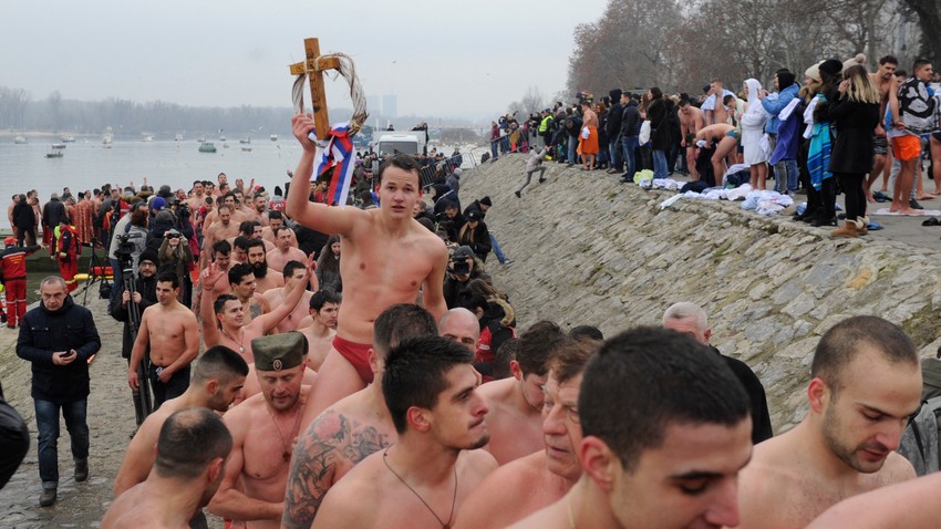Stevan Stojiljković prvi je doplivao do Časnog krsta u muškoj konkurenciji