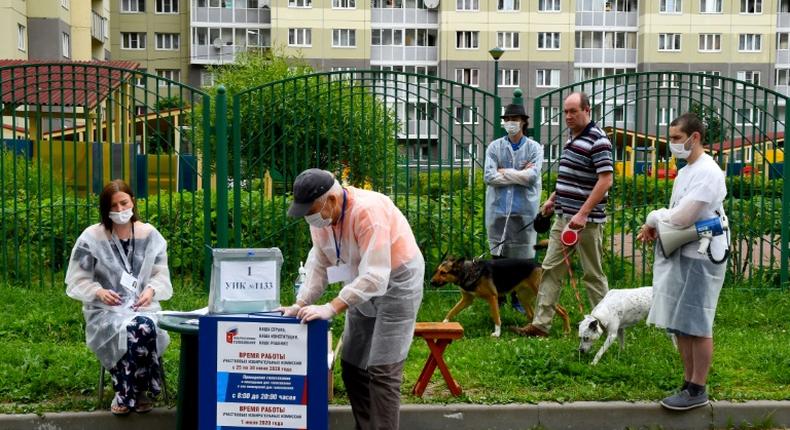 Makeshift polling stations popped up throughout the country last Thursday, when Russians started voting outdoors