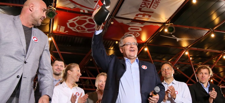 Prezydent Komorowski o głosy słynnych sportowców walczył w ringu. ZDJĘCIA