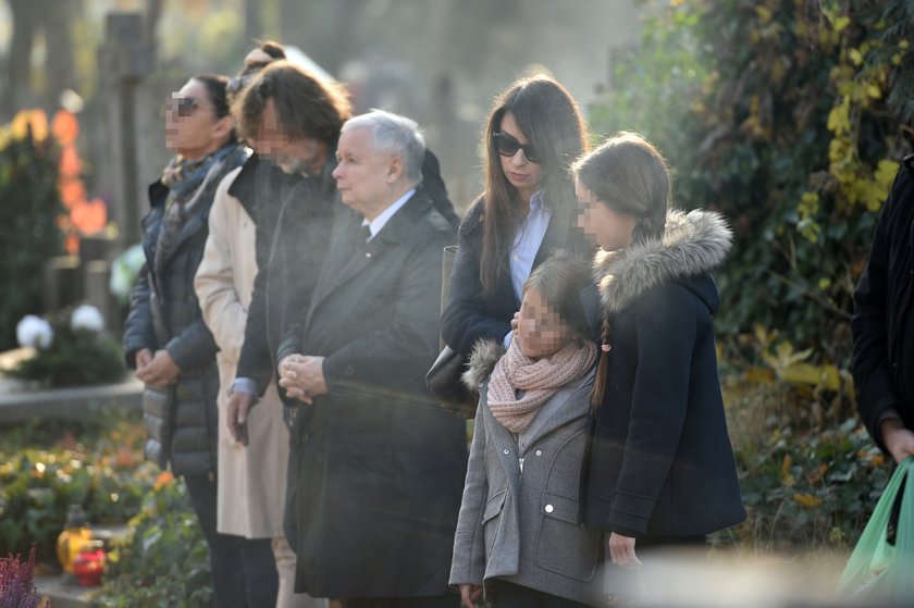 Kaczyński z Martą na Powązkach