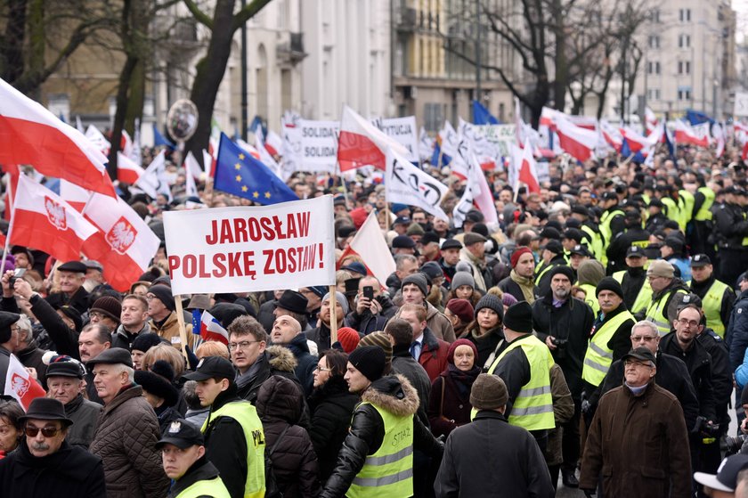 Ilu było uczestników marszów? Sprzeczne dane miasta i policji