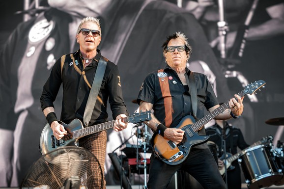 Gitarista benda "The Offspring" HITNO NAPUSTIO TURNEJU zbog zdravstvenih problema: "Nadam se da ću se vratiti na binu što pre"