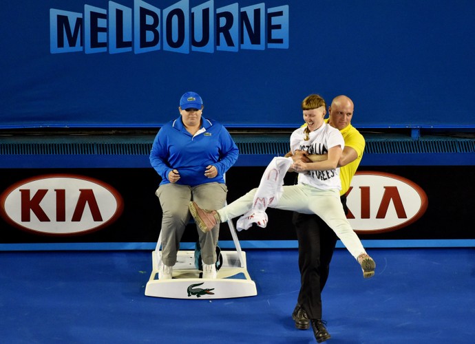 Skandal podczas finału Australian Open. Aktywiści wdarli się na kort