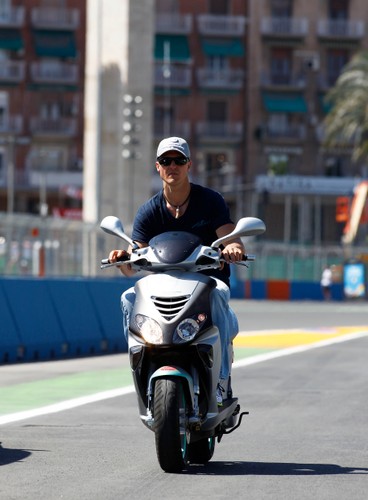 Schumacher walczy o życie. Miał wylew krwi do mózgu. Jest w śpiączce