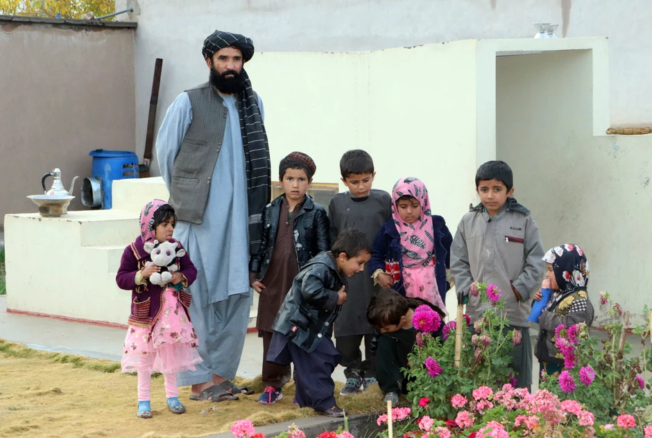 Jedan od avganistanskih plemenskih lidera koji je učestvovao u istrazi, na slici sa porodicom