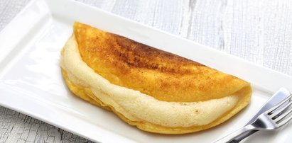 Puszysty omlet, który zwali Cię z nóg. Przepis składa się jedynie z 5 kroków